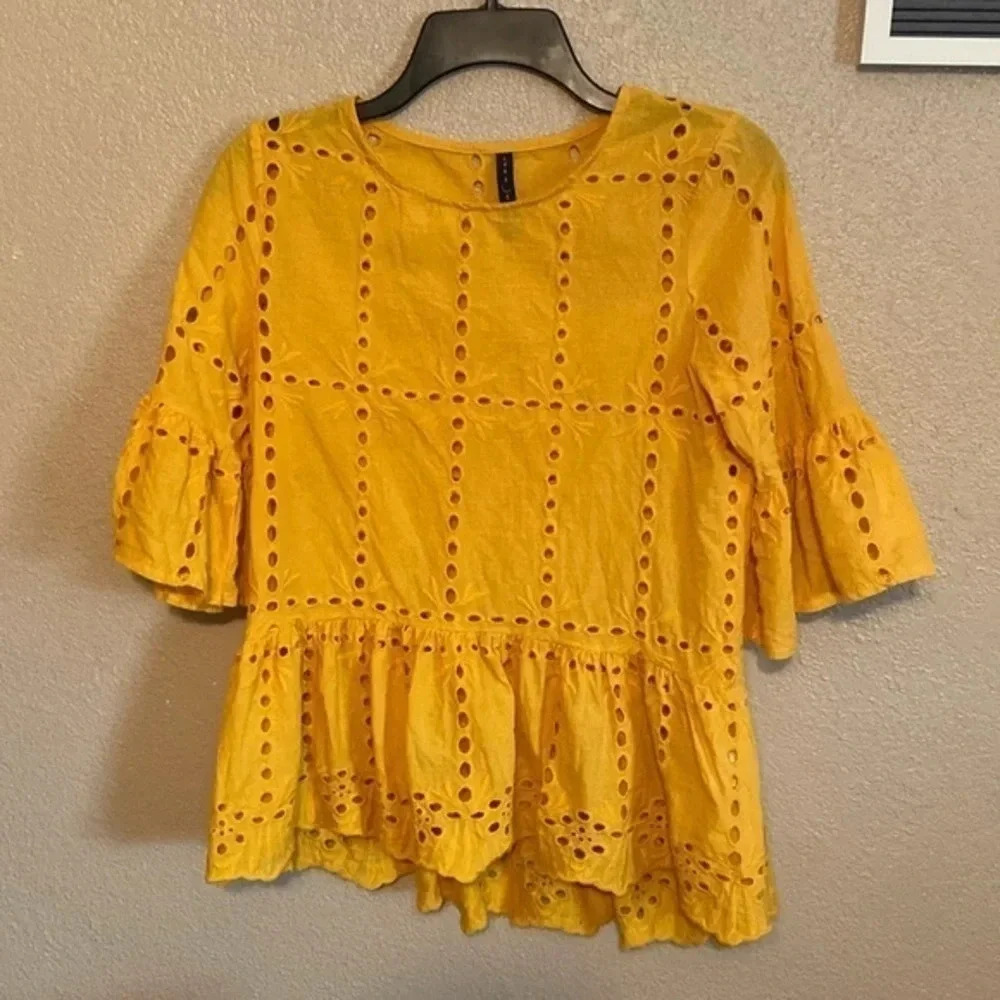 LUNA RAE beautiful gold blouse w embroidered eyelets S​